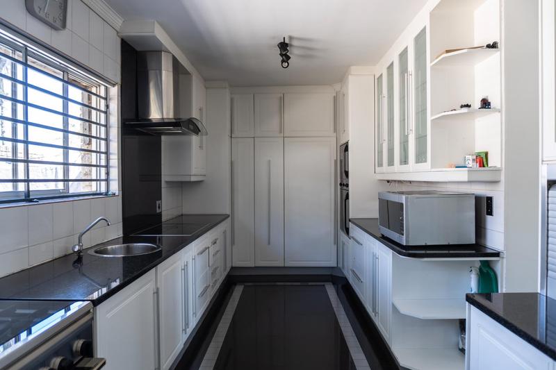 6 Bedroom Property for Sale in Plattekloof Western Cape